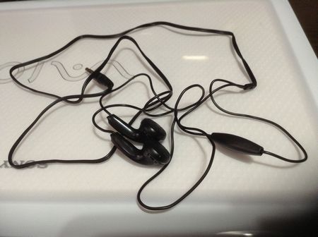 100Yen stereo earphone mic02